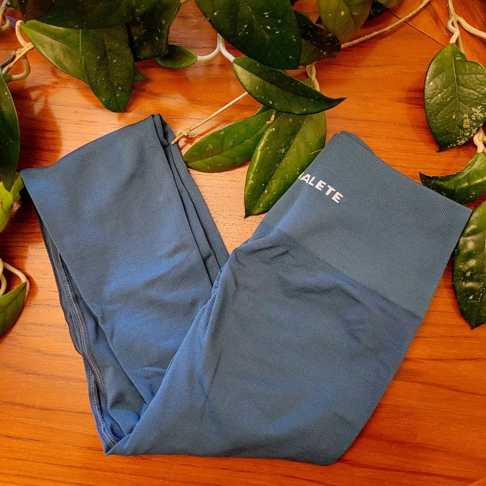 NWOT Alphalete Amplify Leggings Booty Scrunch Legging Size Small Pier Blue